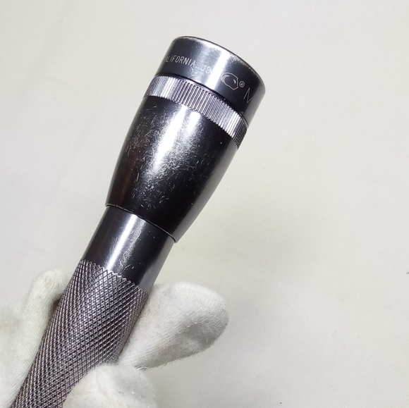 Maglite Mini AA 2 Cell Grey Flashlight - Picture 3 of 13